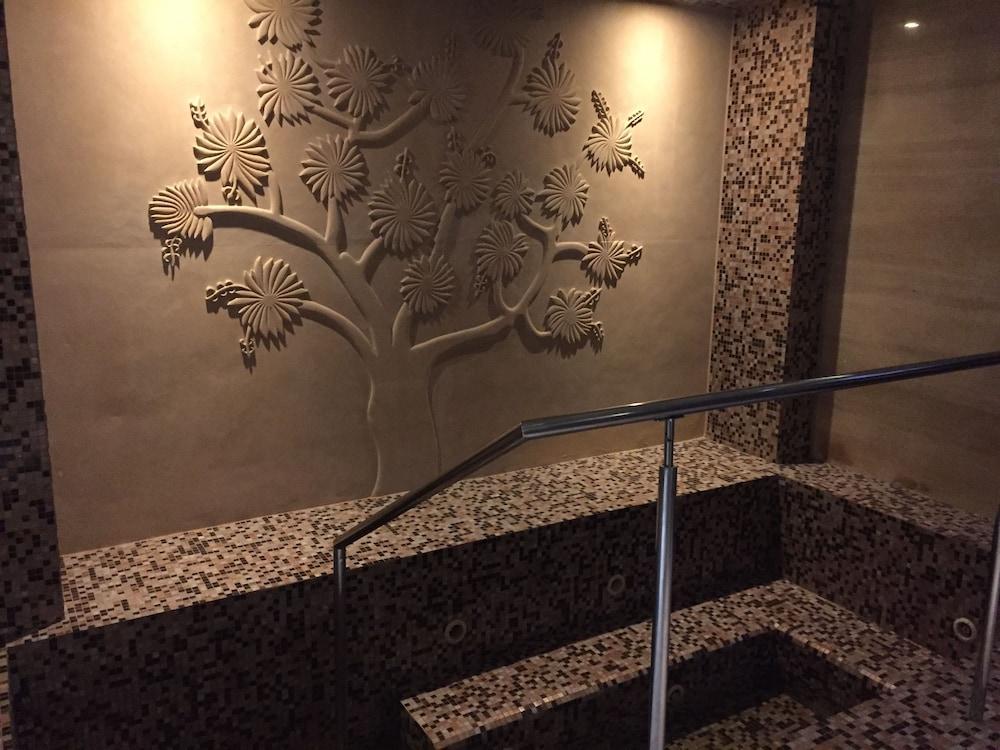 Surat Marriott Hotel Εξωτερικό φωτογραφία