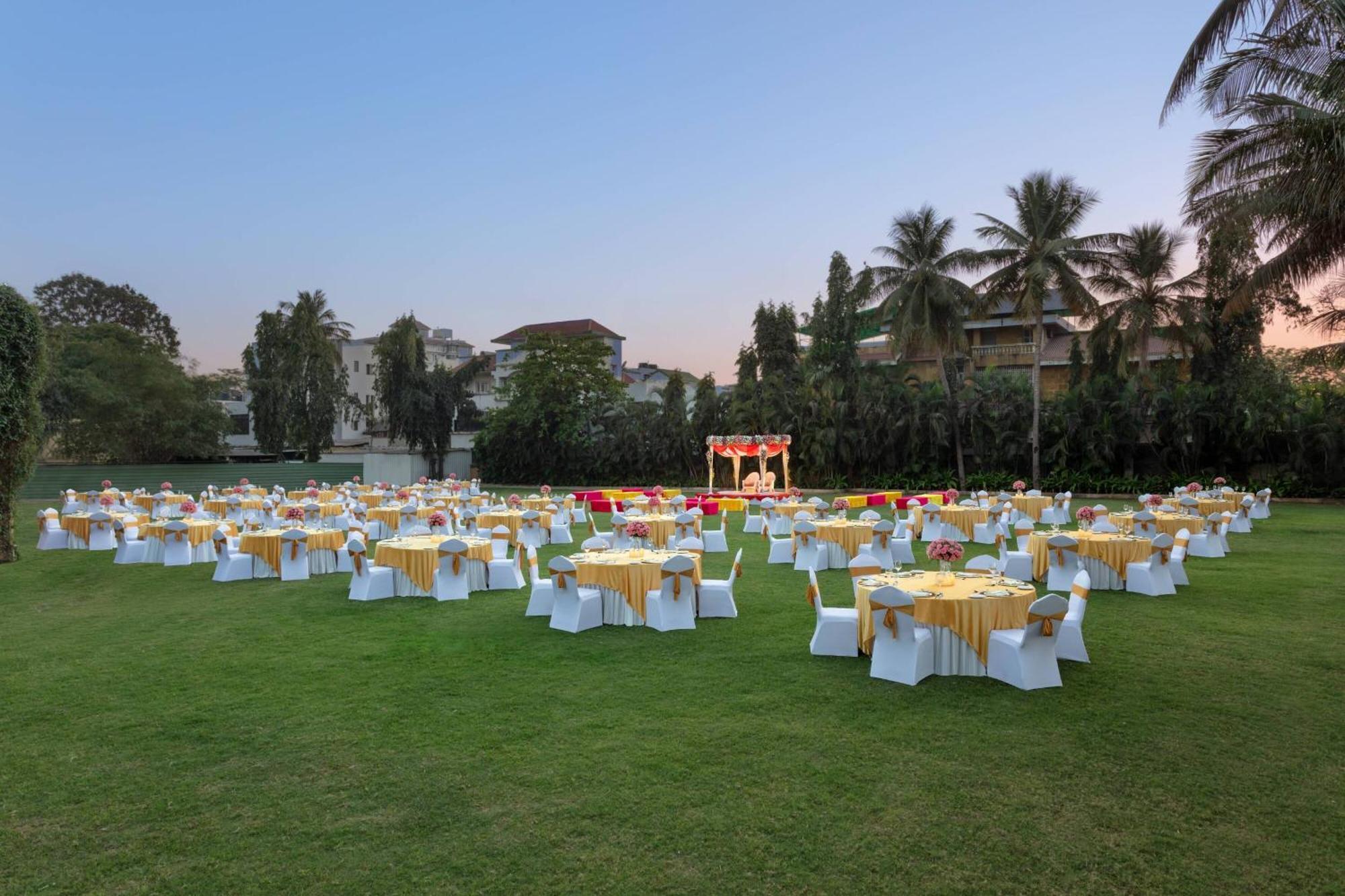 Surat Marriott Hotel Εξωτερικό φωτογραφία