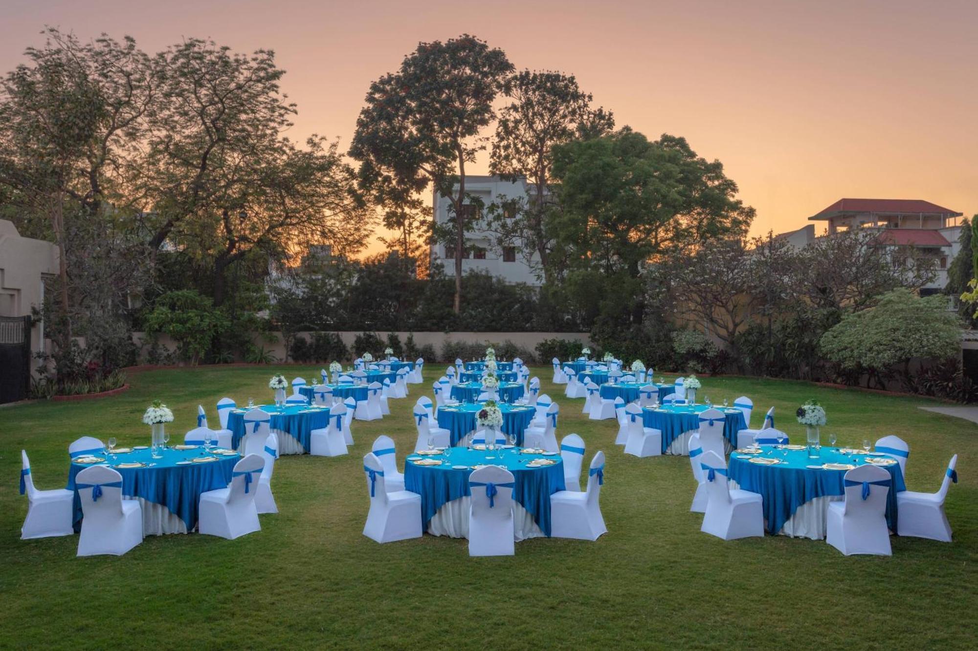 Surat Marriott Hotel Εξωτερικό φωτογραφία