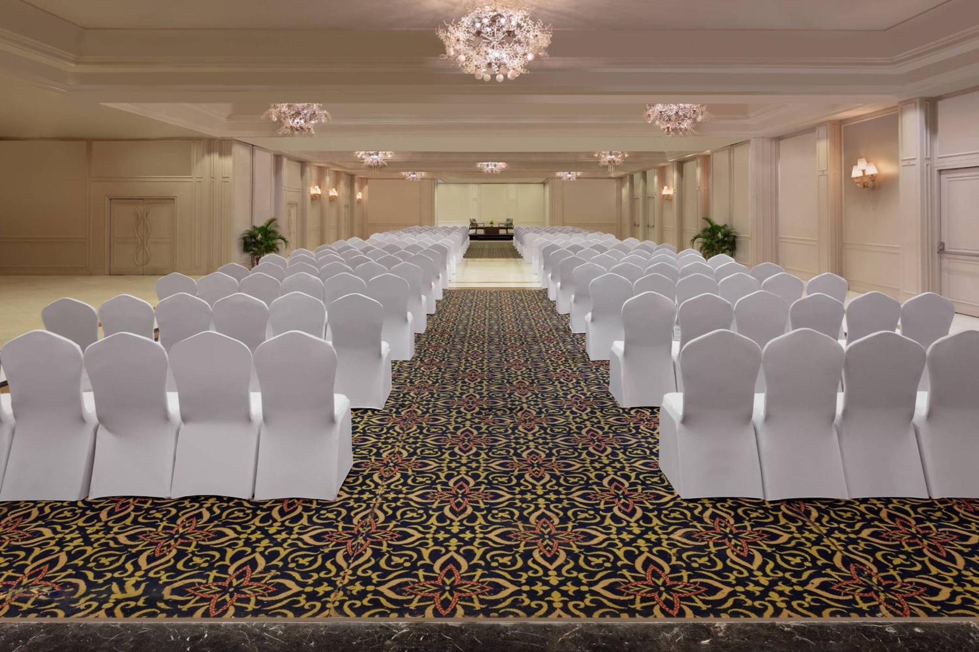 Surat Marriott Hotel Εξωτερικό φωτογραφία