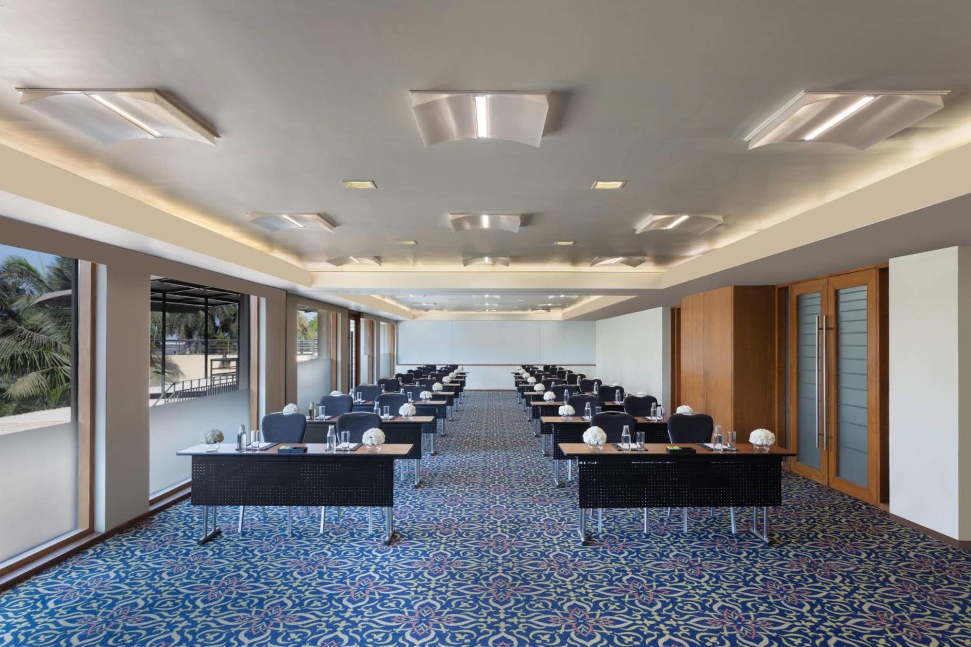 Surat Marriott Hotel Εξωτερικό φωτογραφία