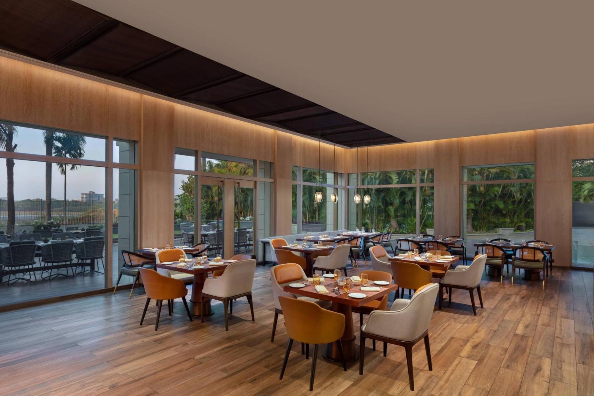 Surat Marriott Hotel Εξωτερικό φωτογραφία