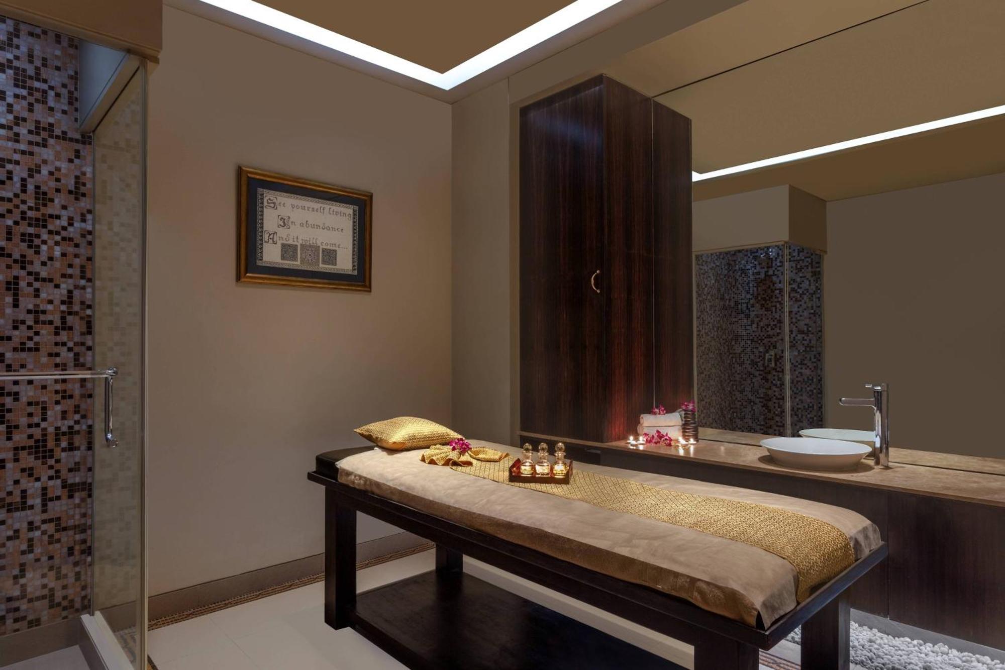 Surat Marriott Hotel Εξωτερικό φωτογραφία