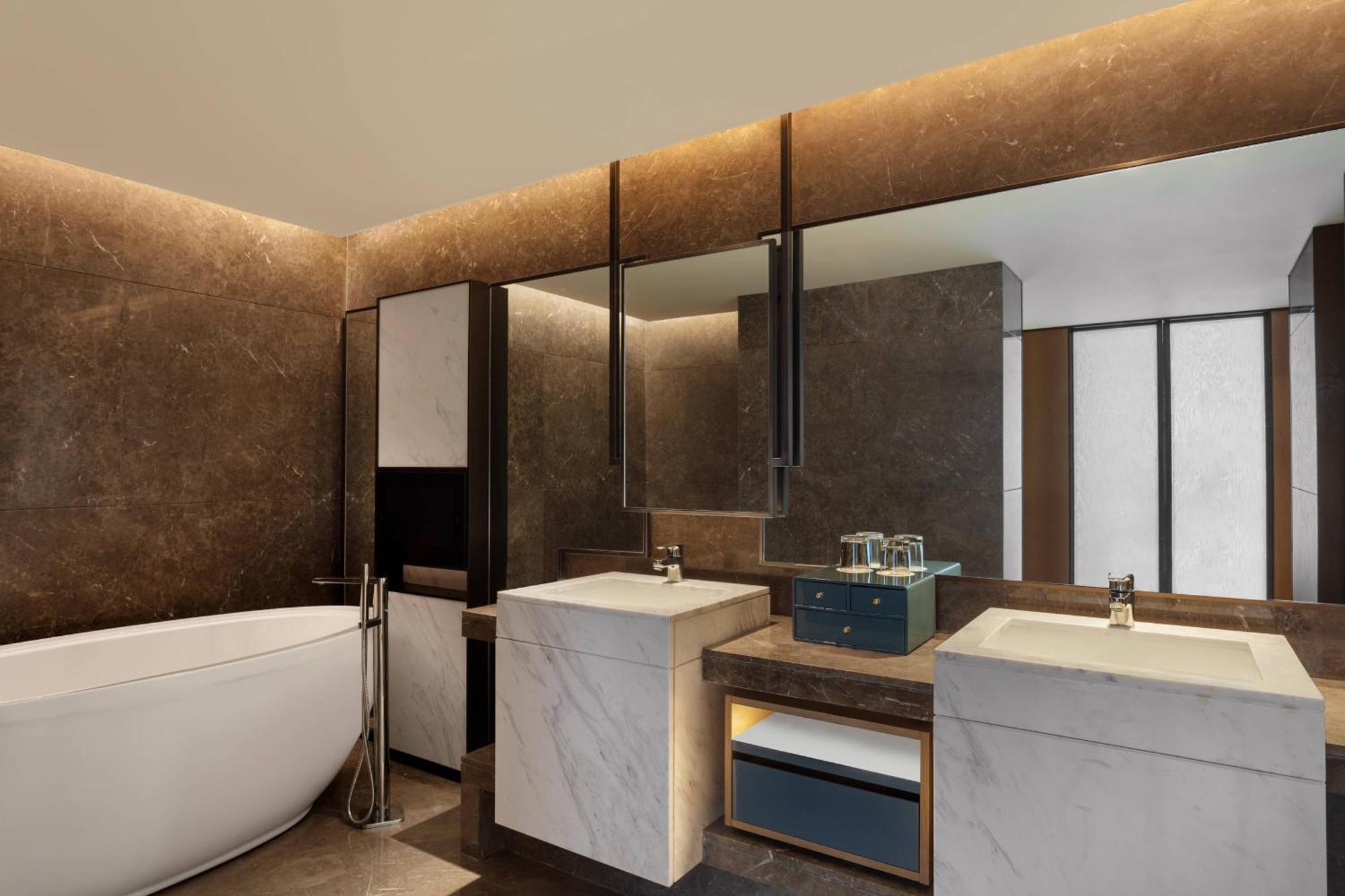 Surat Marriott Hotel Εξωτερικό φωτογραφία