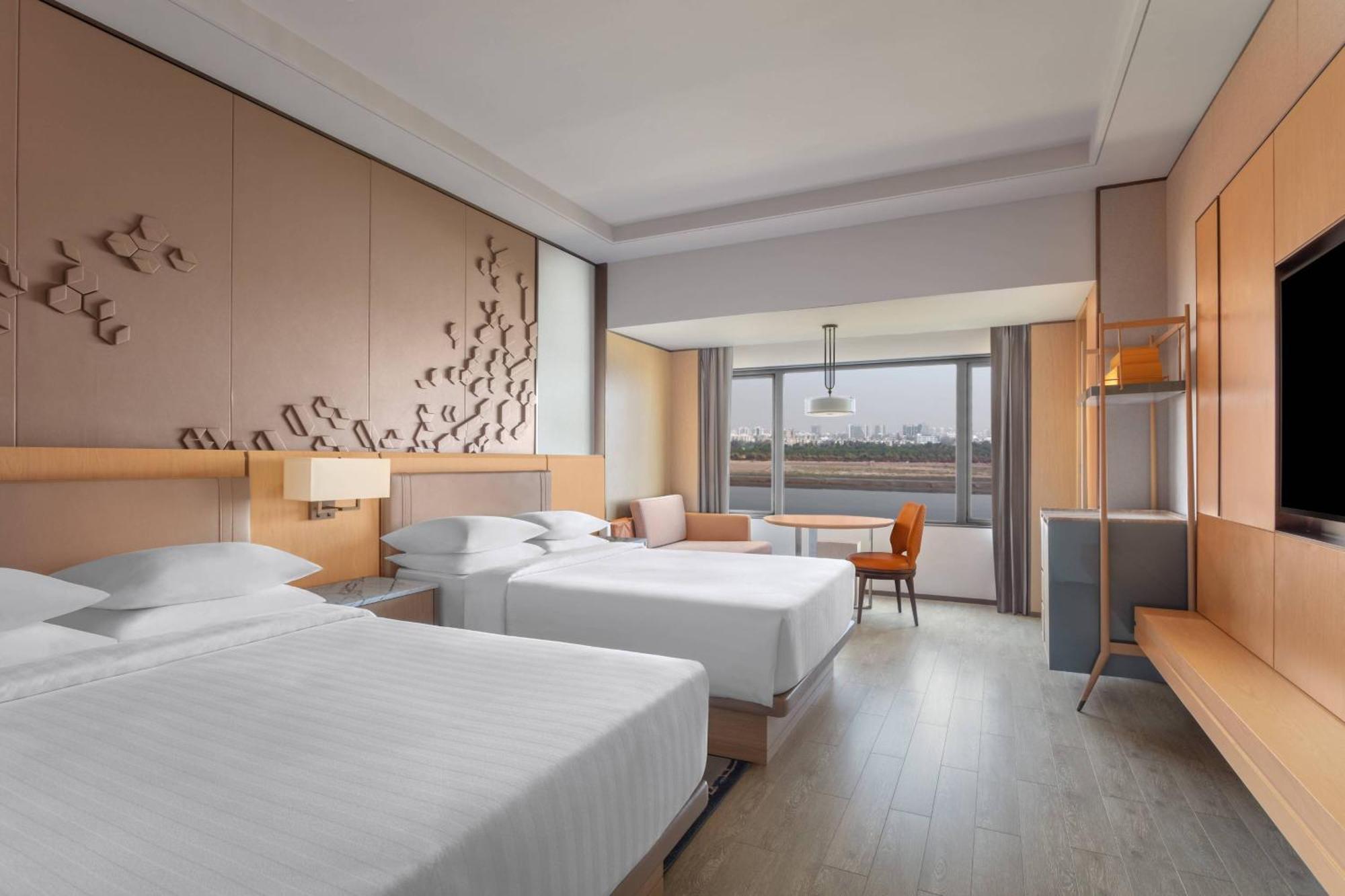 Surat Marriott Hotel Εξωτερικό φωτογραφία