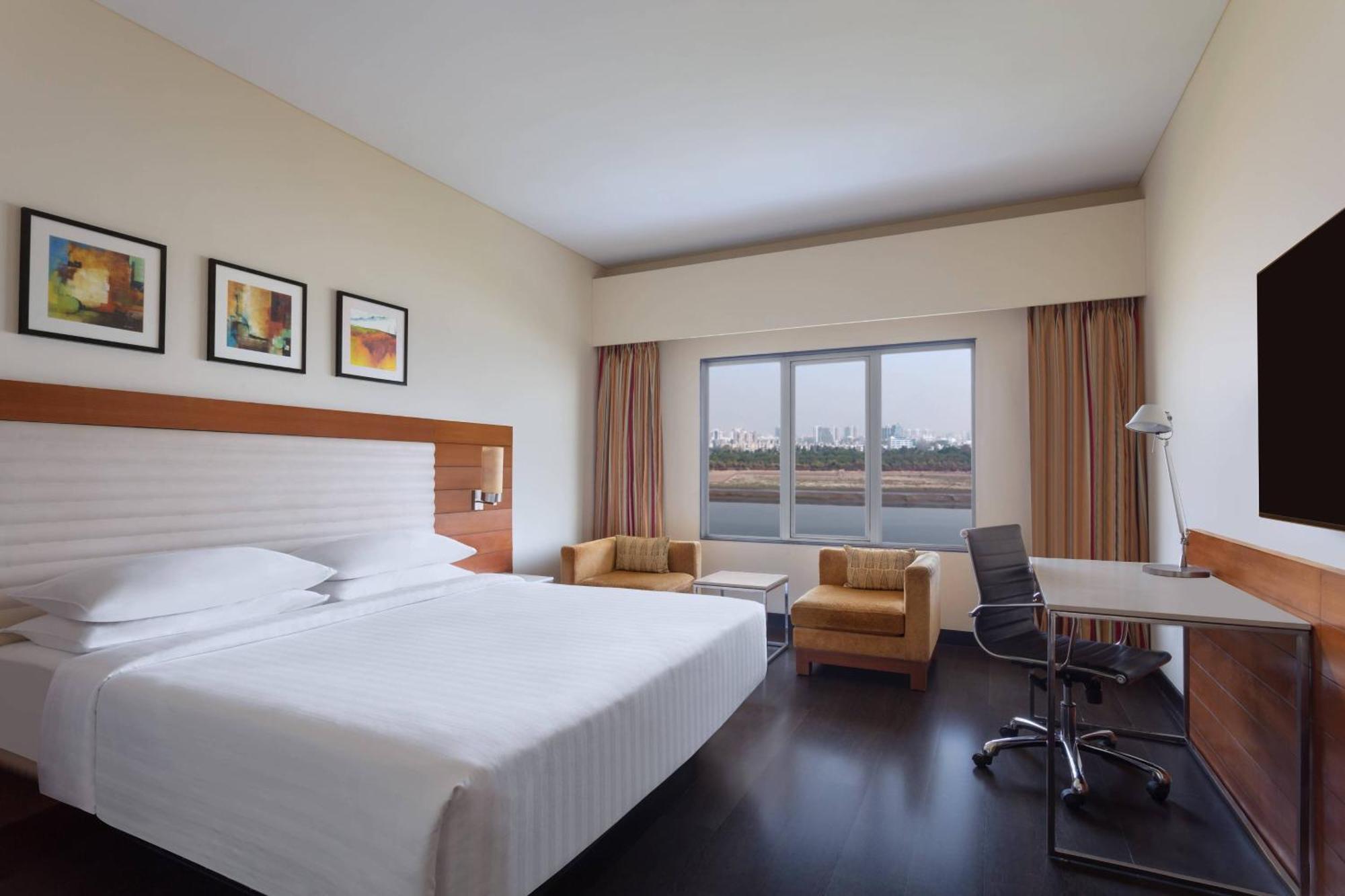 Surat Marriott Hotel Εξωτερικό φωτογραφία