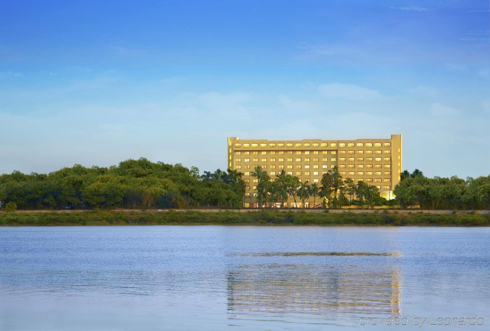 Surat Marriott Hotel Εξωτερικό φωτογραφία