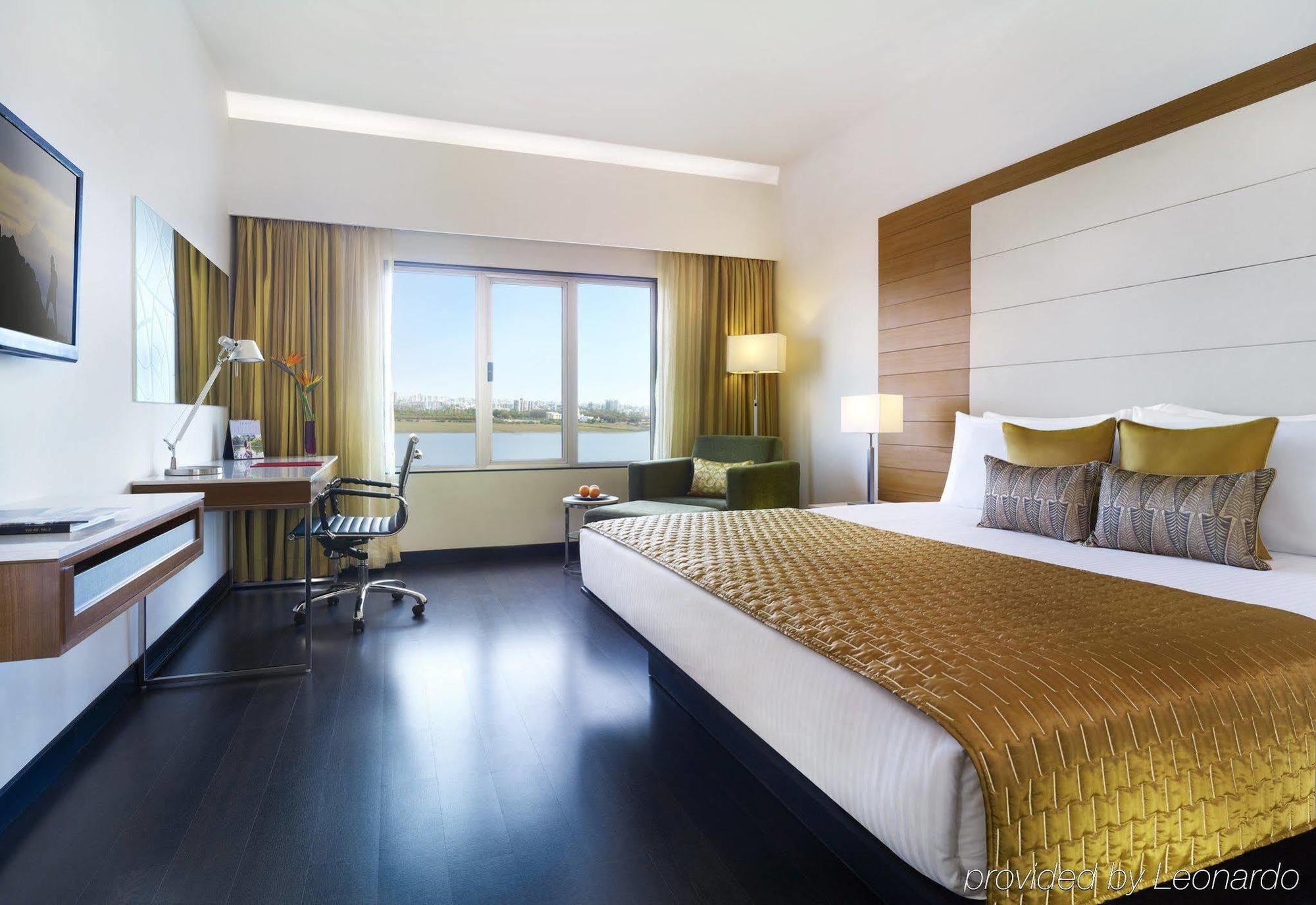 Surat Marriott Hotel Εξωτερικό φωτογραφία