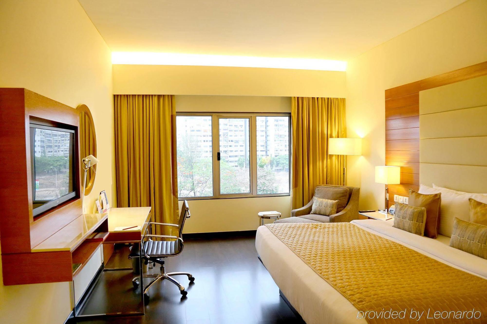 Surat Marriott Hotel Εξωτερικό φωτογραφία