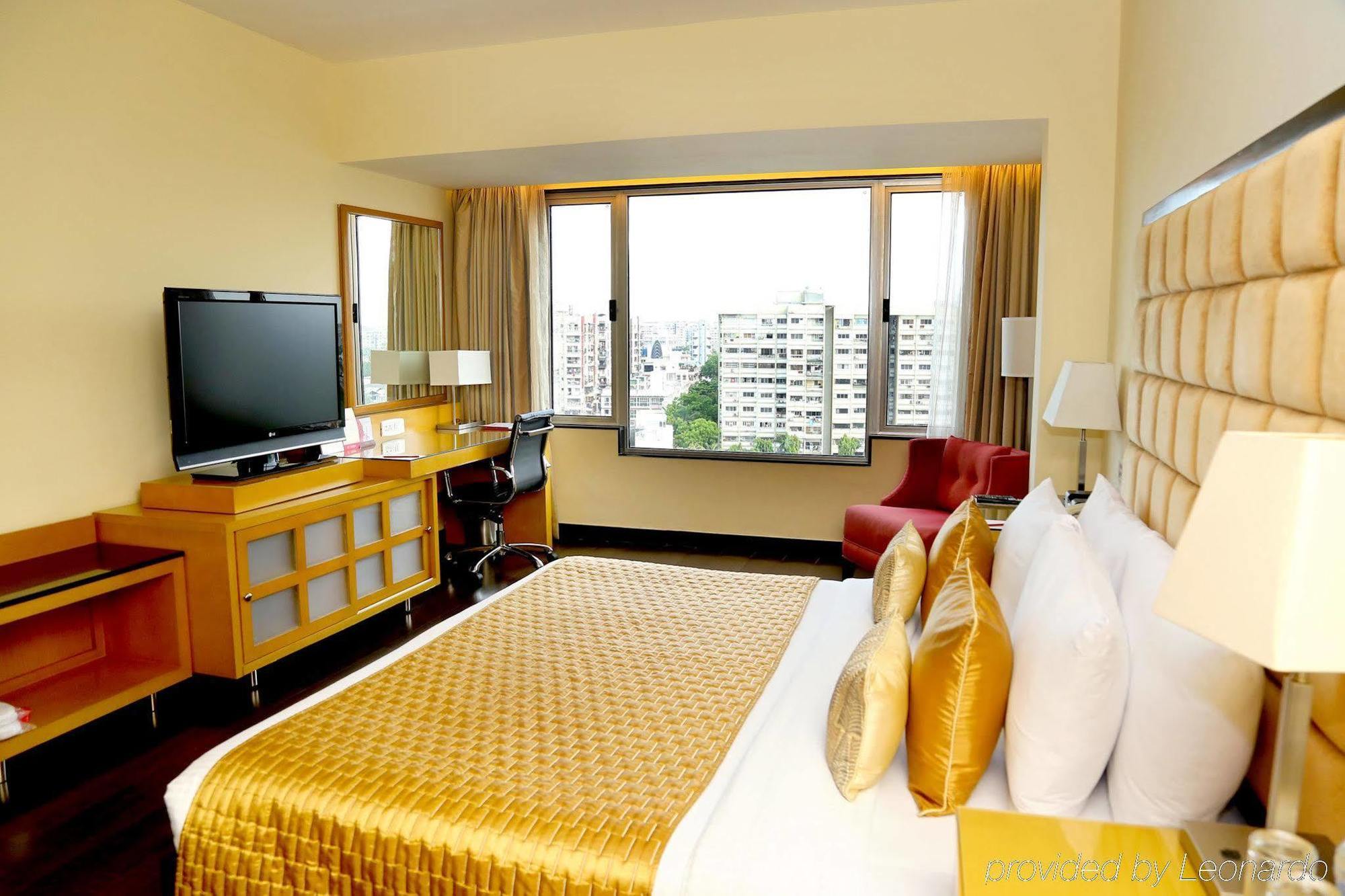 Surat Marriott Hotel Εξωτερικό φωτογραφία