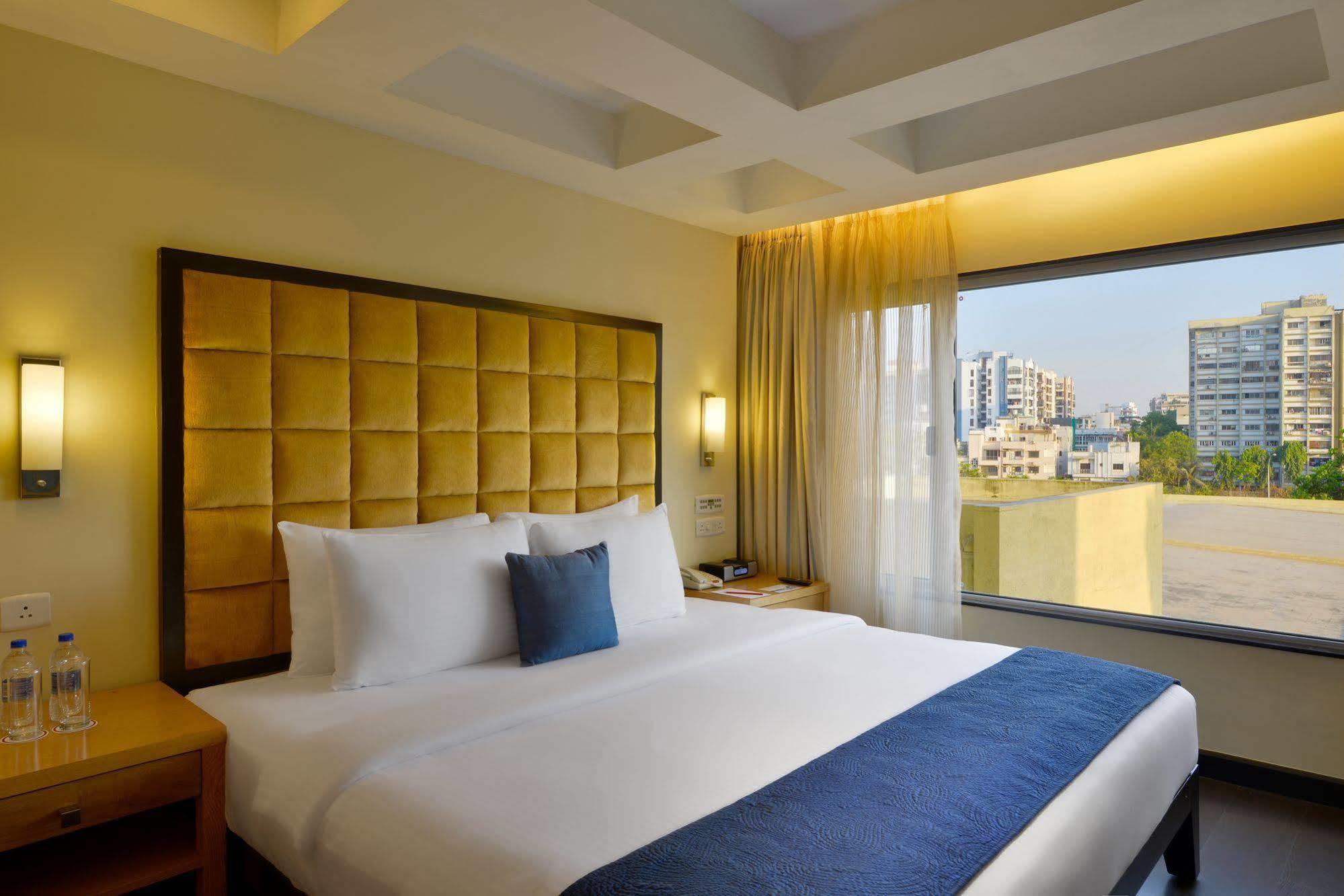 Surat Marriott Hotel Εξωτερικό φωτογραφία