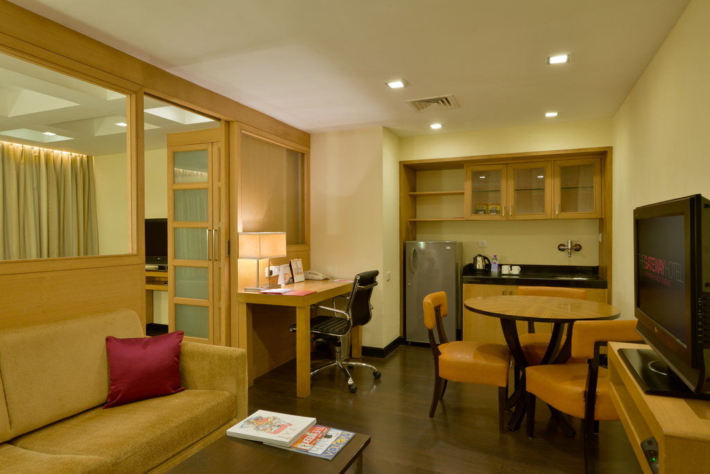 Surat Marriott Hotel Εξωτερικό φωτογραφία