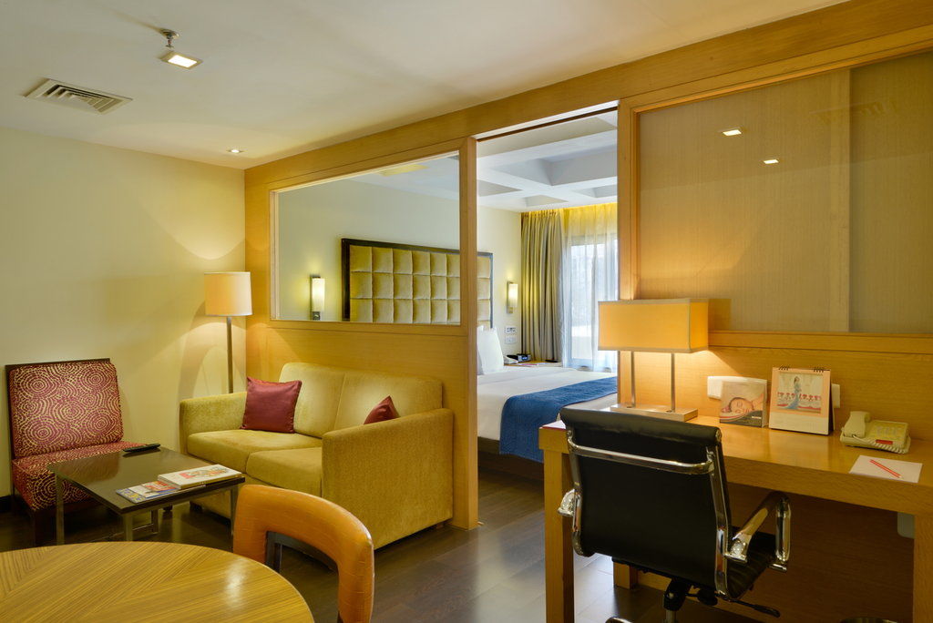 Surat Marriott Hotel Εξωτερικό φωτογραφία